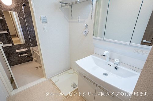 拡大写真:モンレーヴみのり 2階202の使いやすい洗面所です