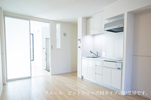 拡大写真:モンレーヴみのり 1階102のおしゃれなリビングです