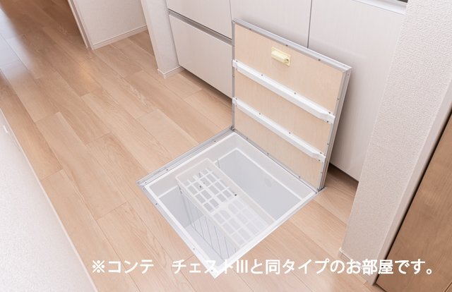 拡大写真:ボニータみのり 1階102のちょっとした収納スペースも充実しています