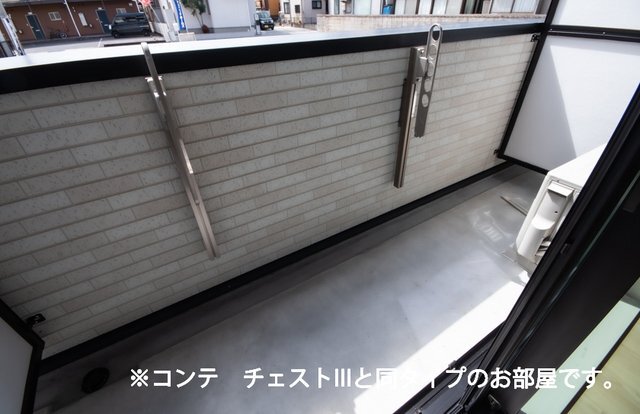 拡大写真:ボニータみのり 1階102の開放的で明るい空間を演出してくれるバルコニーです
