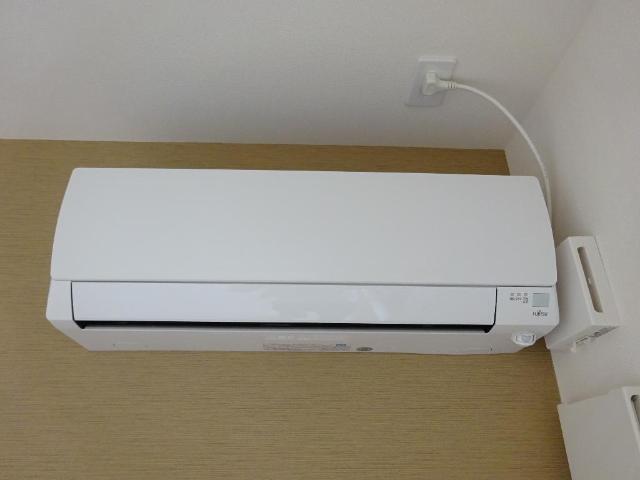 拡大写真:オーヴェスト アカシ 2階203のエアコン