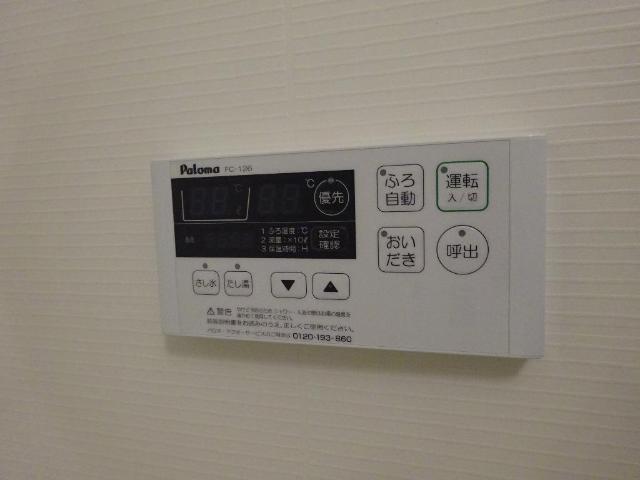 拡大写真:オーヴェスト アカシ 2階203の給湯パネル