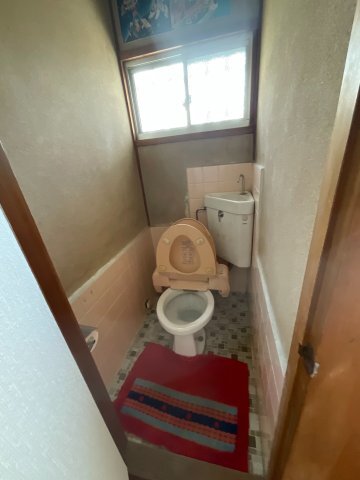 拡大写真:魚住町西岡貸家 1のトイレ