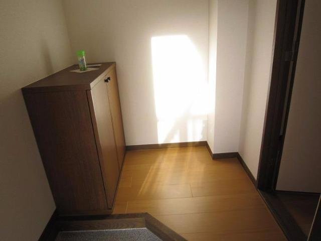 拡大写真:ドミールⅠ 1階102の明るい玄関です