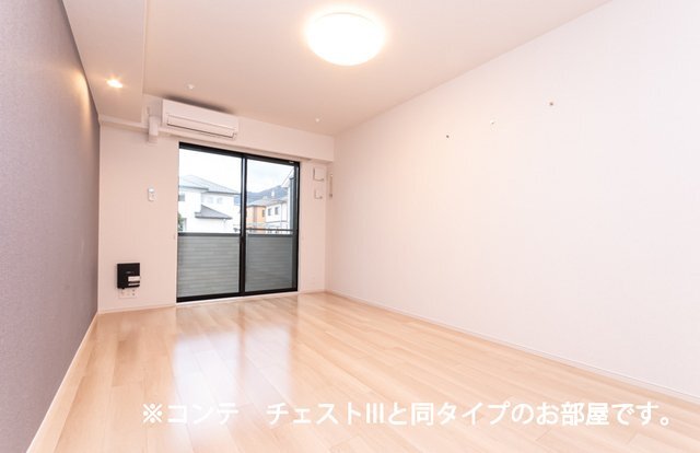 拡大写真:ヒカルサ加古川別府 1階103のおしゃれな居間です