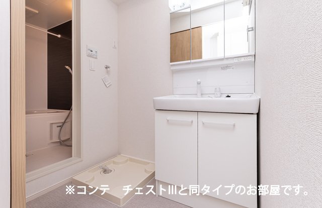 拡大写真:ヒカルサ加古川別府 1階103の使いやすい洗面所です
