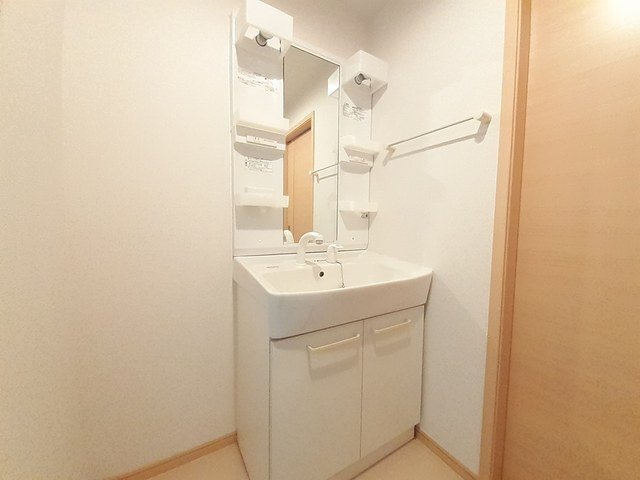 拡大写真:ヴィオラ壱番館A 2階201の脱衣スペースもあります