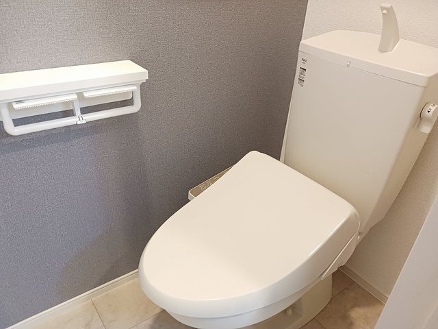 拡大写真:PUNANA 2階202のトイレもきれいです