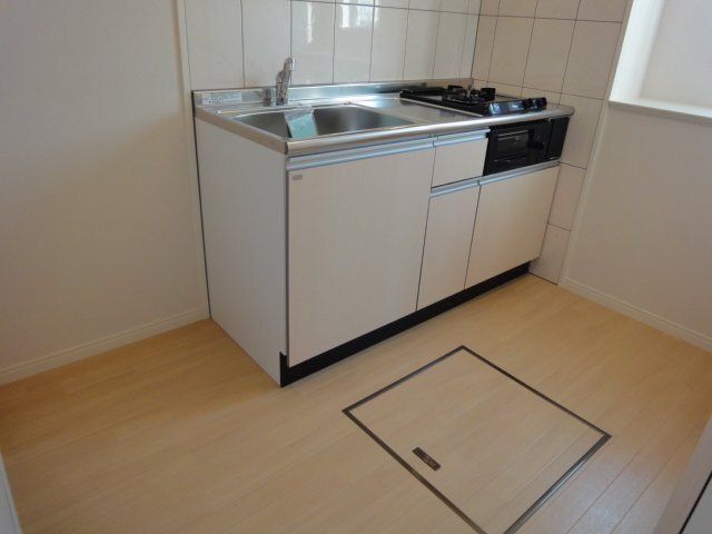 拡大写真:リティラ 1階102のシステムキッチン