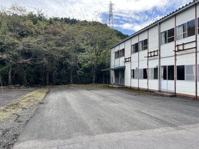拡大写真:上石津町事務所 1階1の駐車スペースもあります