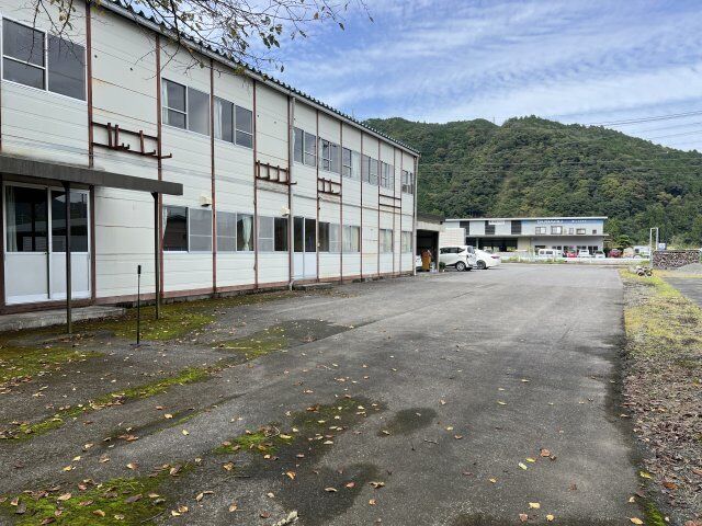 拡大写真:上石津町事務所 1階1の駐車スペースもあります