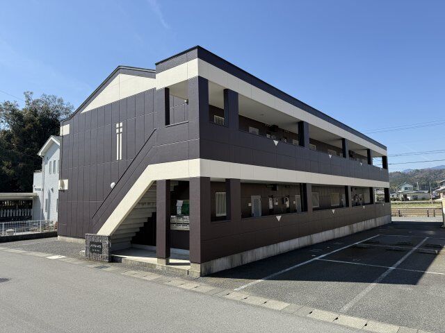 拡大写真:メイプルハウス 2階201の外観も気になるポイント