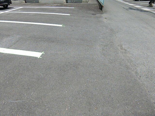 拡大写真:Gクレフ和合B 2階205の駐車場に車を止められます