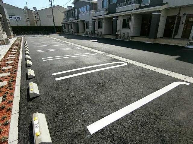 拡大写真：雅Ｂ 2階203の駐車場があります