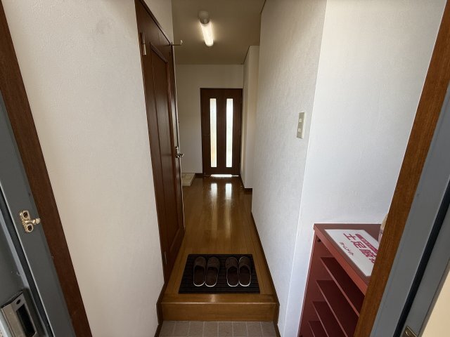 拡大写真：グレートマンションＡＭ 3階302の収納もある玄関です