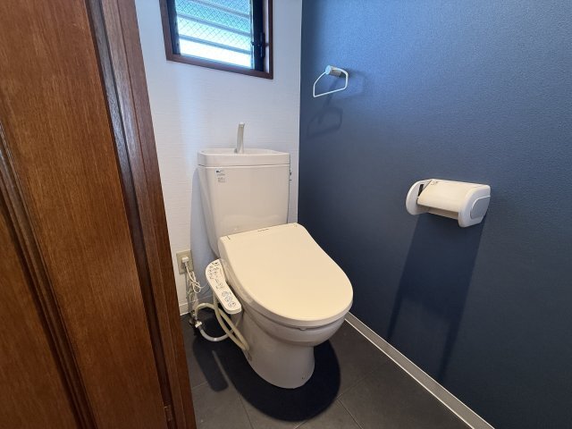 拡大写真：グレートマンションＡＭ 3階302のゆったりとした空間のトイレです