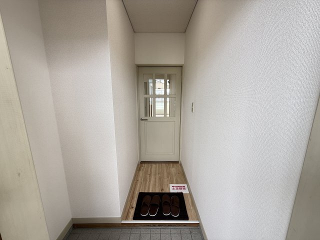 拡大写真:アメニティパークA 2階201のゆったりとした玄関です