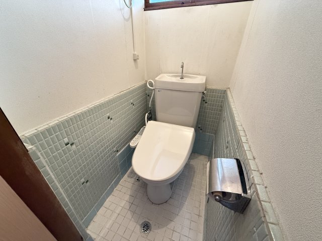 拡大写真:岐阜市鷺山貸家 1階1のトイレもきれいです