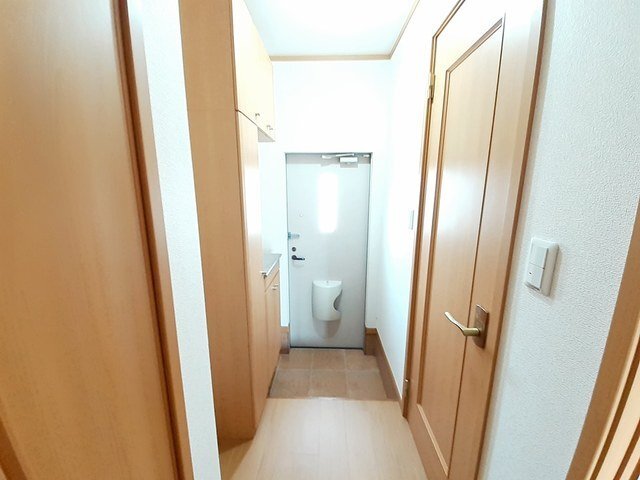 拡大写真:パル レジデンス三番割A 1階101のきれいな玄関です