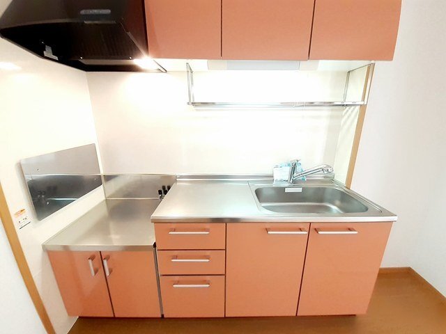 拡大写真:パル レジデンス三番割A 1階101のお料理しやすいキッチンです