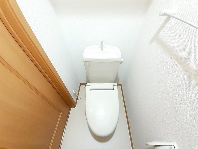 拡大写真:パル レジデンス三番割A 1階101のシンプルで使いやすいトイレです