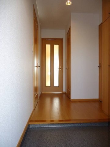 拡大写真:セレニータC 1階101のゆったりとした玄関です