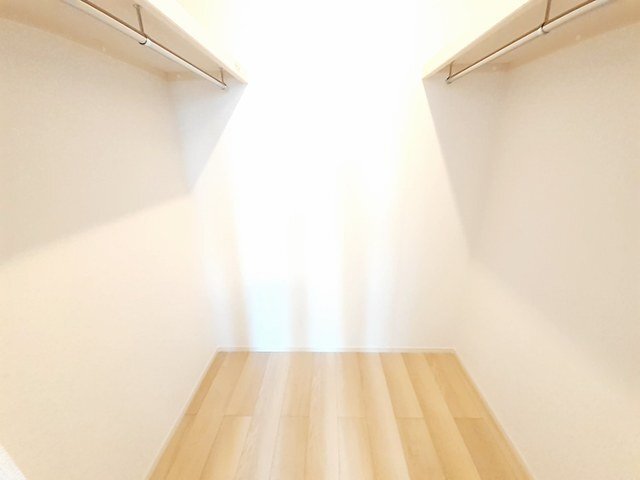 拡大写真:FeliceⅡ(フェリーチェ) 2階202の収納スペース豊富です