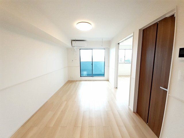 拡大写真:FeliceⅡ(フェリーチェ) 2階202のゆったり過ごせる居間です