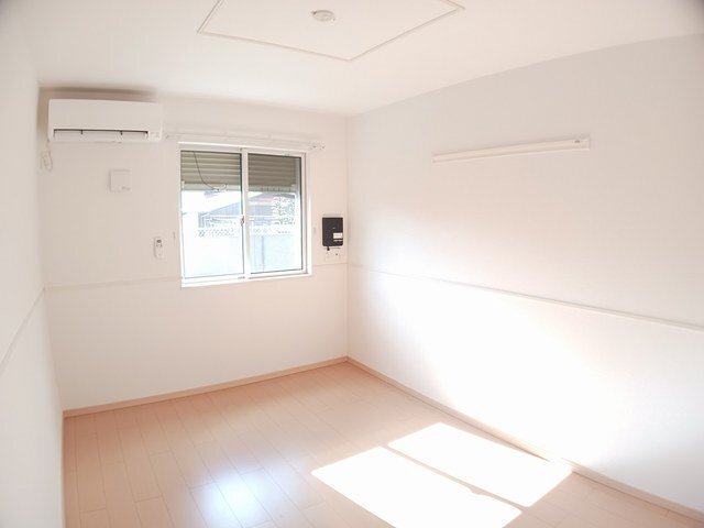 拡大写真:アルバーダ 1階102の内装もきれいです