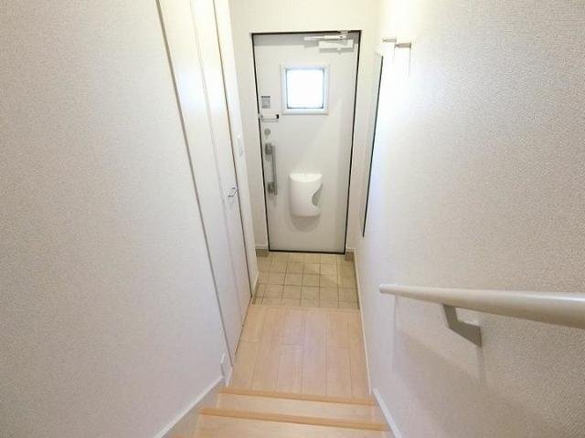 拡大写真：雅Ｂ 2階203の毎日通る玄関はこちらです