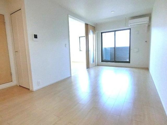 拡大写真：雅Ｂ 2階203のゆったり過ごせる居間です