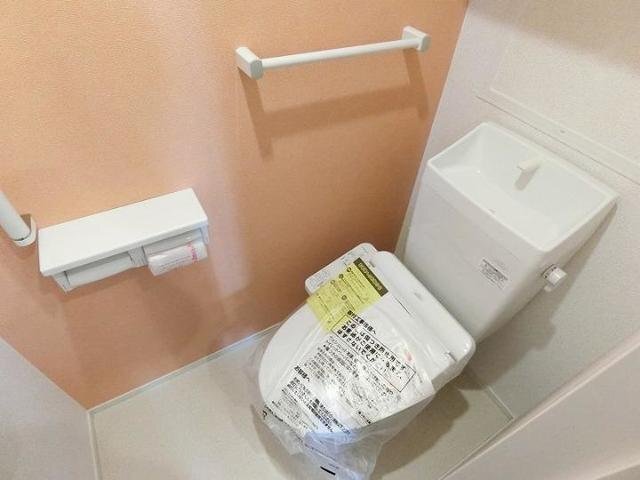 拡大写真：雅Ｂ 2階203のゆったりとした空間のトイレです