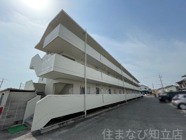 拡大写真:サンライフ弁天 3階305の建物外観