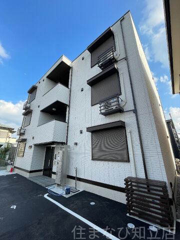 拡大写真:D-avance二本木新町 3階301の建物外観