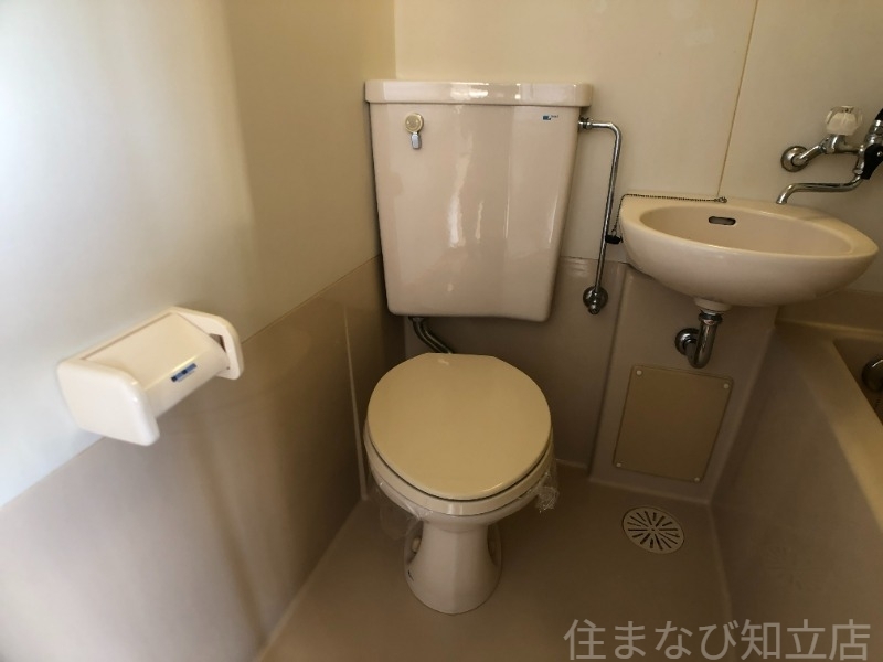 拡大写真:刈谷マンション 2階204の同型・反転タイプ
