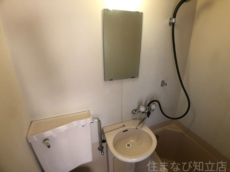 拡大写真:刈谷マンション 2階204の同型・反転タイプ
