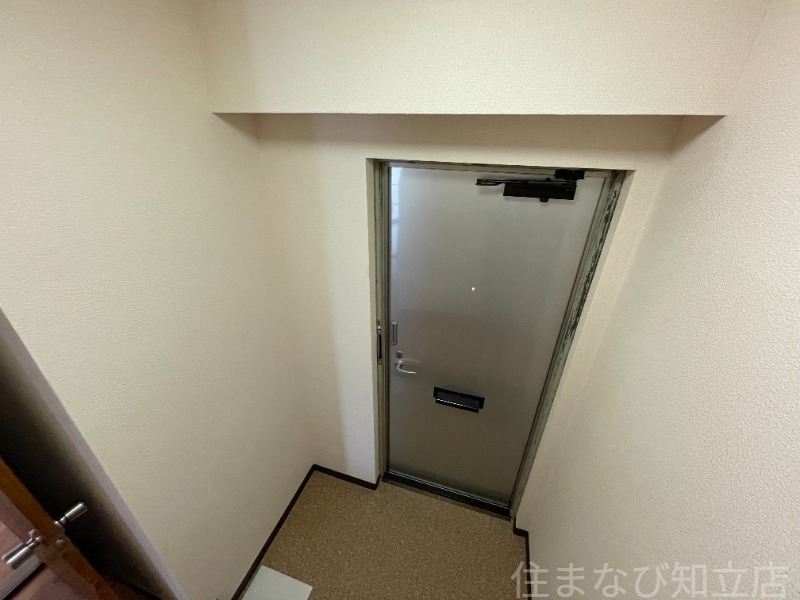 拡大写真:サンライフ弁天 3階305の玄関
