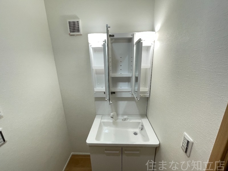 拡大写真:Land court 重原駅A 1階1の洗面所