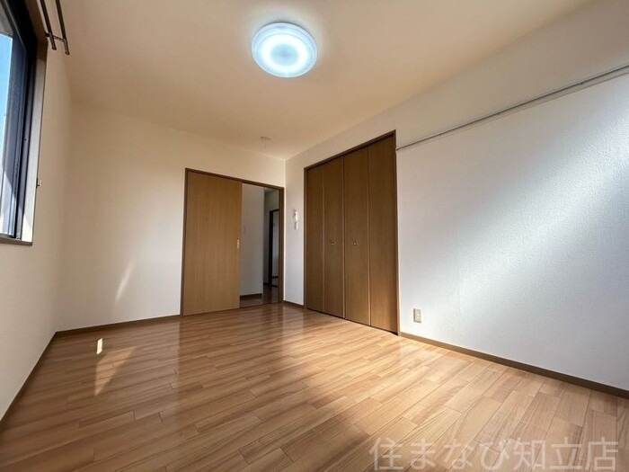 拡大写真:ハイカムールあすか B 1階102の居室・リビング