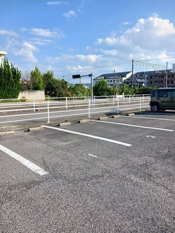 拡大写真:クレールコート 2階204の駐車場です
