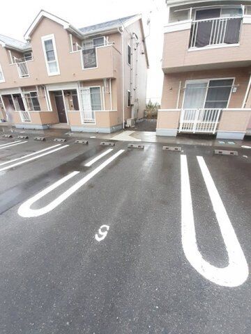 拡大写真：クレール 2階201の駐車スペースもあります