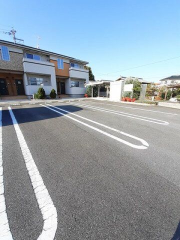 拡大写真:ラッフィナート・ピアッツァⅠ 2階203の駐車場があります