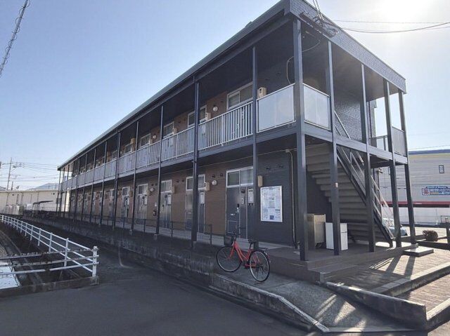 拡大写真:レオパレスR250岡山東 1階110のおしゃれな外観です