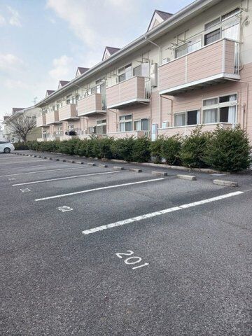 拡大写真:ニューシティ長船 2階202のカースペースがあります
