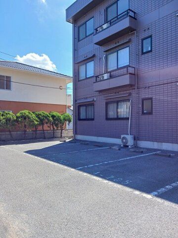 拡大写真:パルテールⅡ 3階301の駐車場完備です
