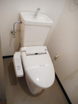 拡大写真:岡山市中区原尾島 3階301のトイレ