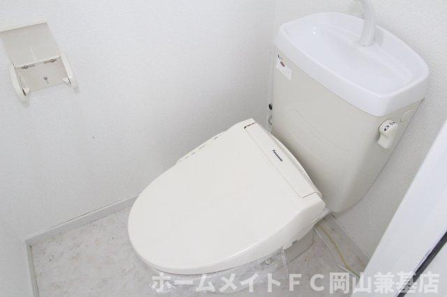 拡大写真:岡山市中区湊 2階202のトイレ