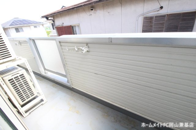拡大写真:岡山市中区山崎 2階205のバルコニー