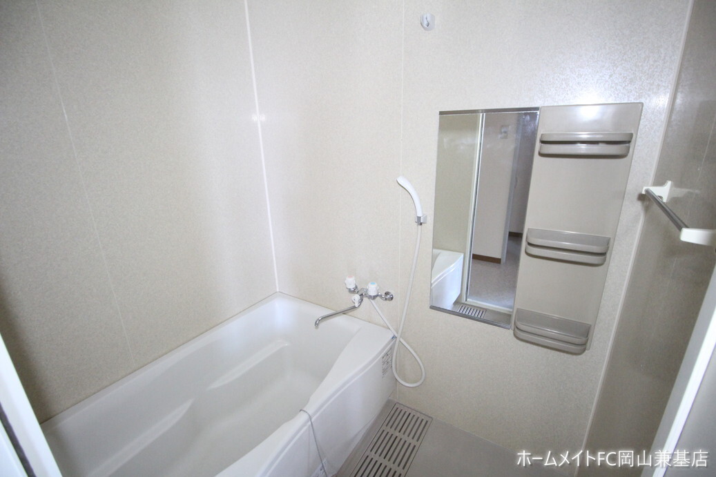拡大写真:岡山市中区山崎 2階205の風呂