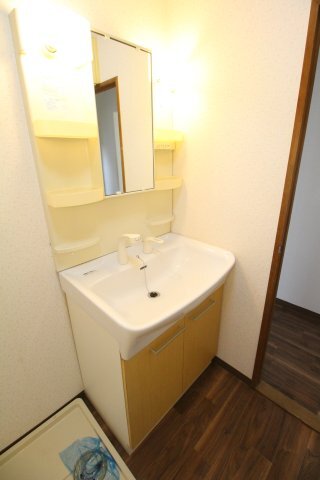 拡大写真:操南ハイツ 3階302の洗面所